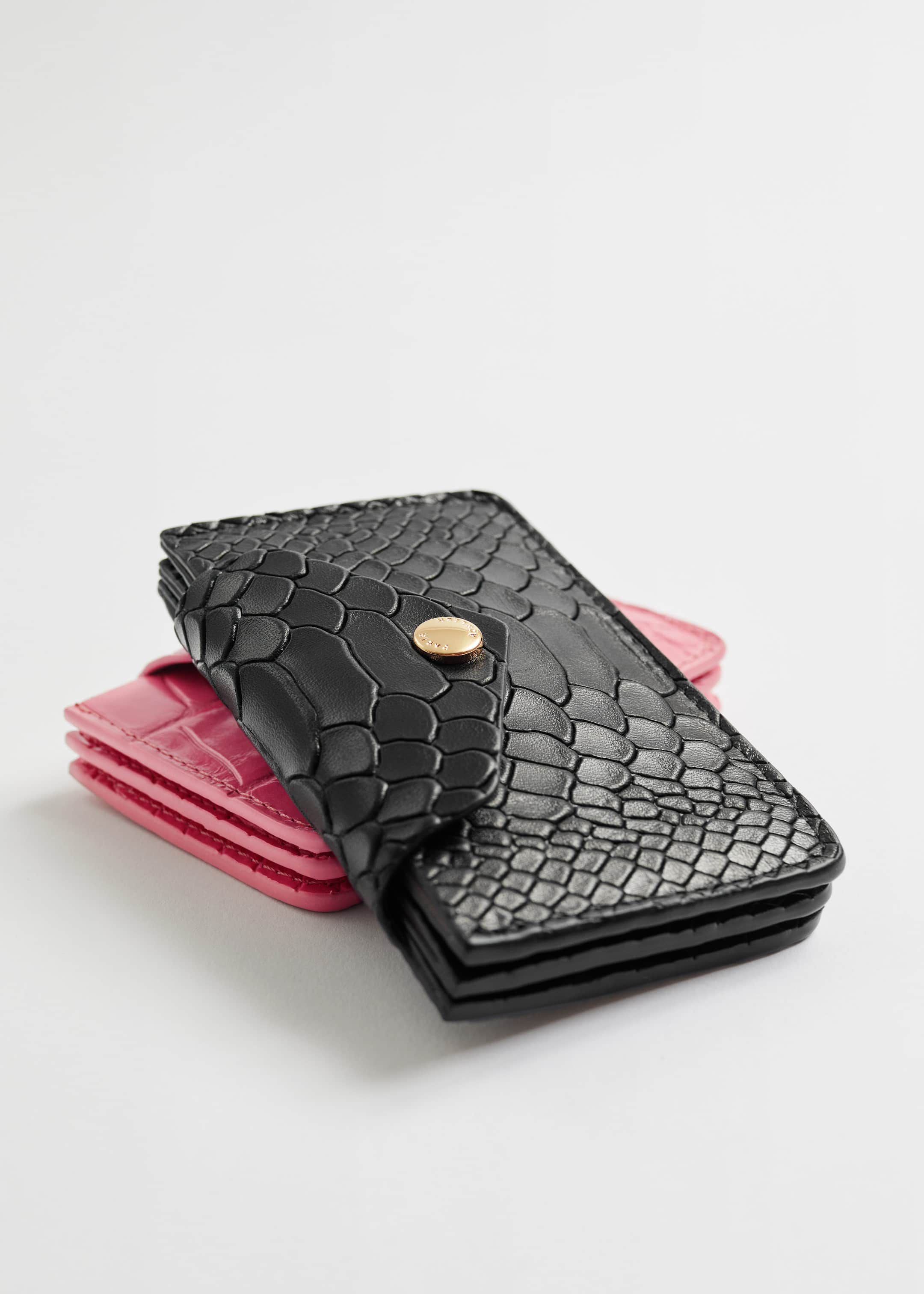 Leather Card Holder - {{variantName}} - Descriptive Detail