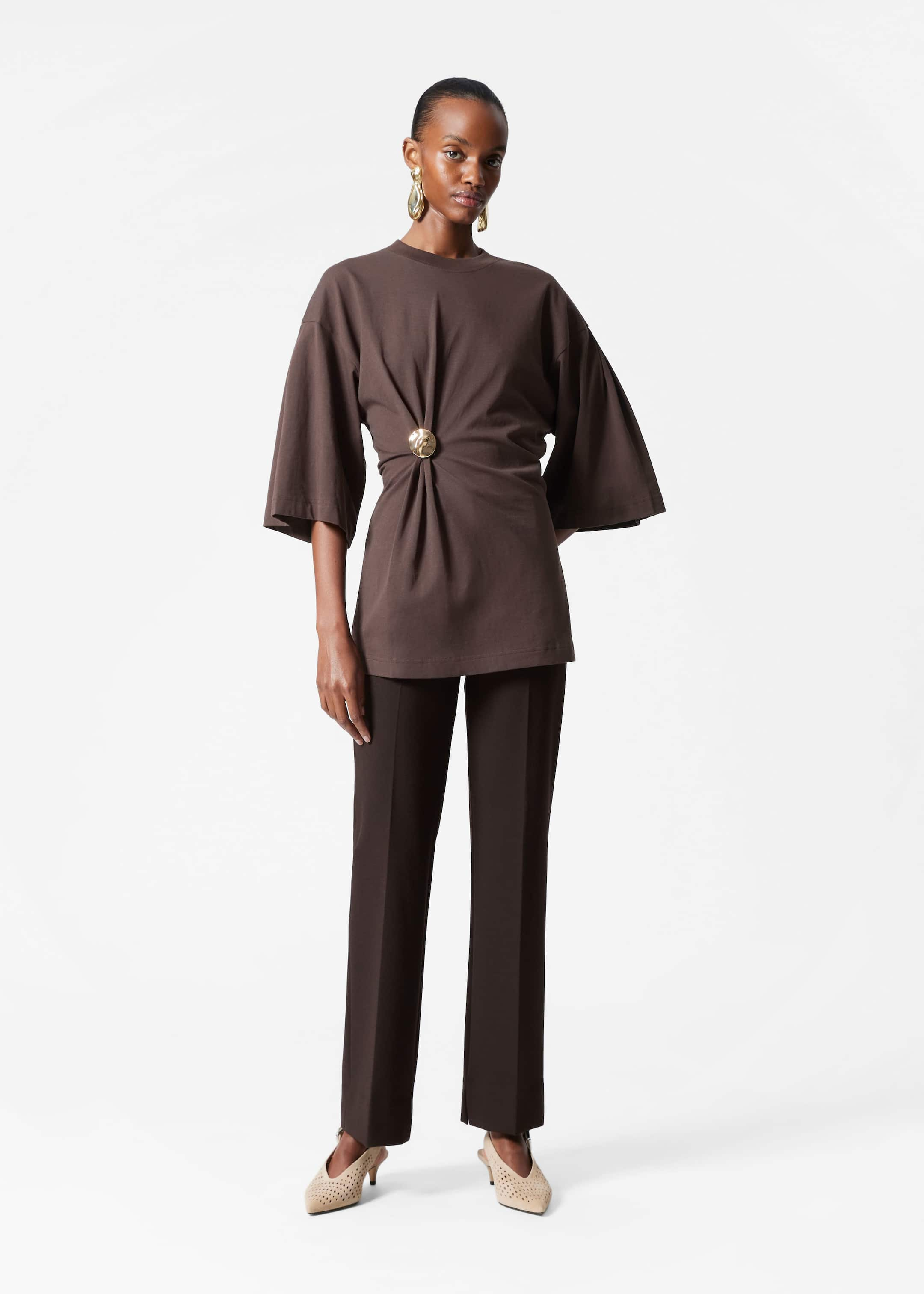 Draped Brooch T-shirt - Brown - Lookbook