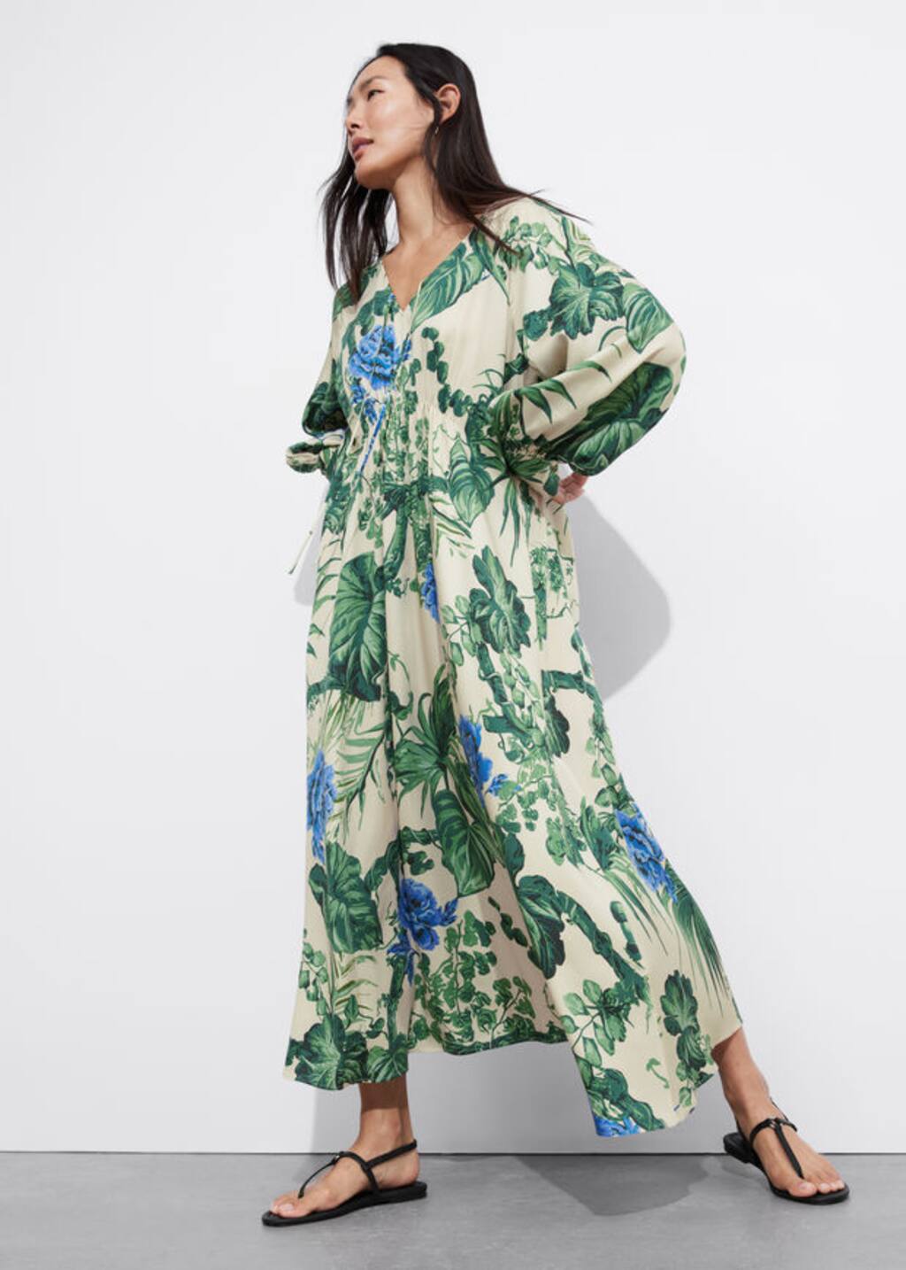 & Other Stories - The dress shop